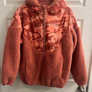 Outdoor Nation Women’s Pink Camo Sherpa Half Zip Hoodie SIZE Large